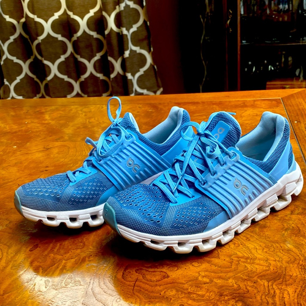 On cloud helion shoes